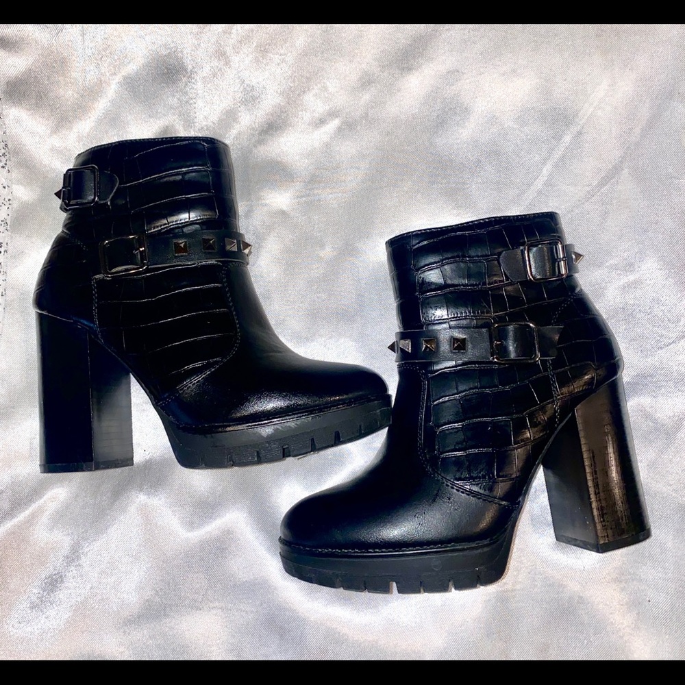 Mudd high heel boots